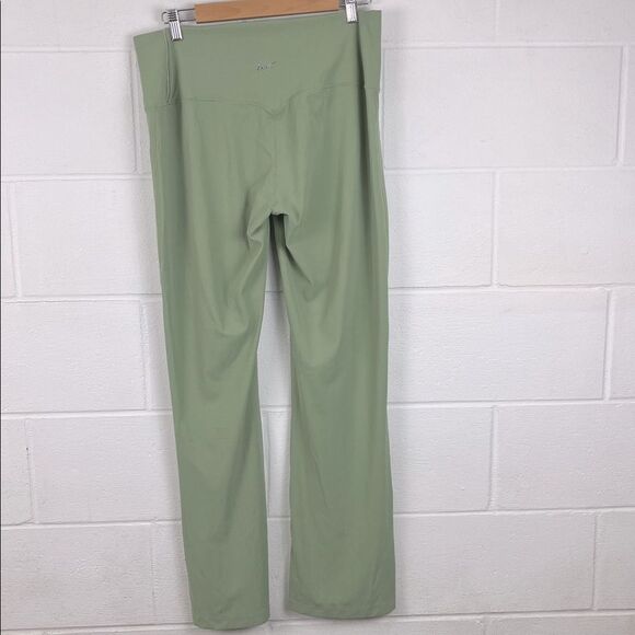 Nike Yoga women’s dri-fit luxe flared green performance pant stretch size XL - Picture 2 of 6